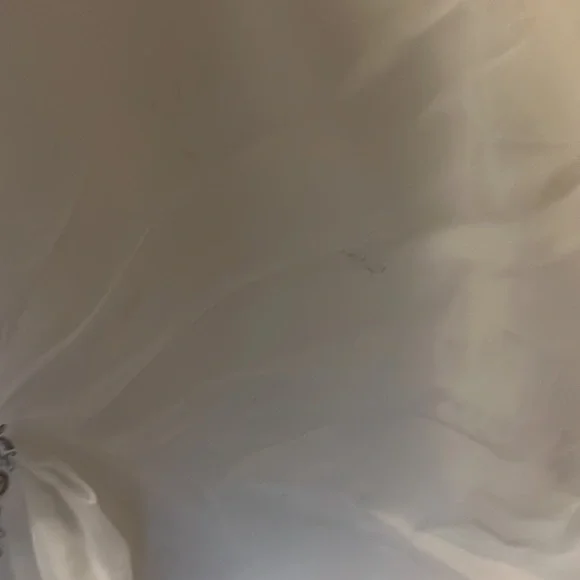 Unbranded Wedding Dress. Size 10. Slightly altered. - Picture 3 of 8